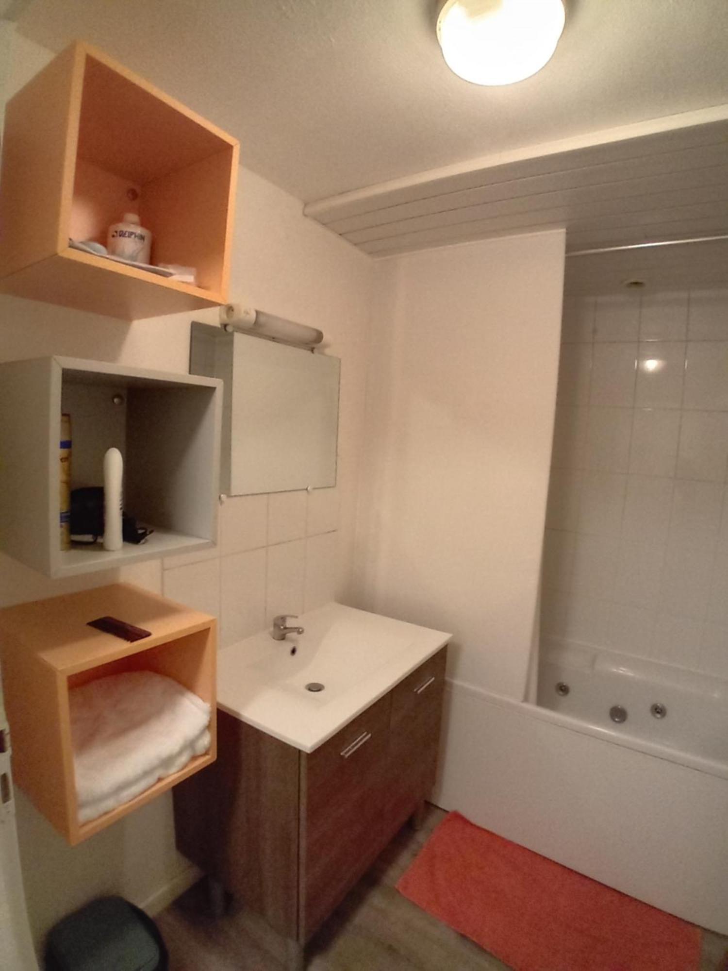 Appart Chartreux Baignoire Massante ,A 3 Minutes Du Centre En Bus! 2 Etoiles Atout France Voiron Exterior photo